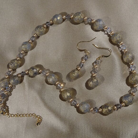 Handmade necklace/earring set in subtle smokey mauve with gold accents - Picture 3 of 9